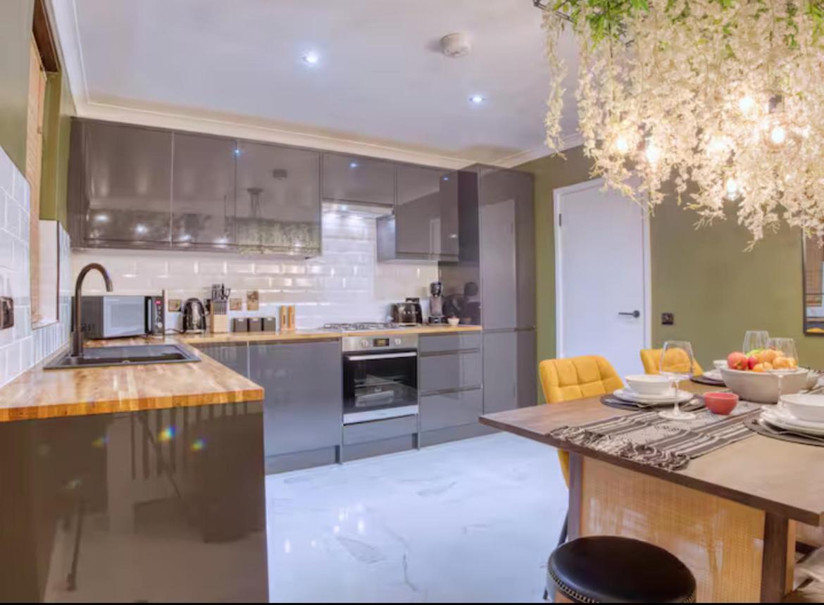 The Zen Den With Hot Tub And Garden Villa London Exterior photo